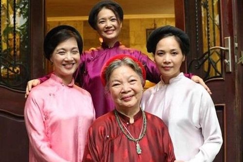 NSƯT Lê Mai: Tôi được tỏ tình bằng một cọng rơm
