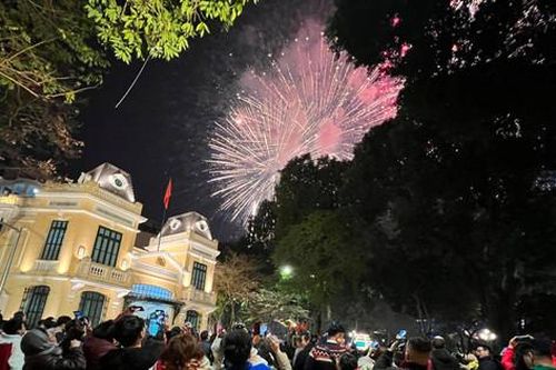 Ước vọng đầu năm bên Hồ Hoàn Kiếm
