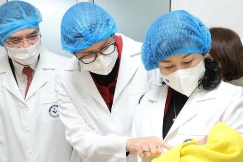 Đón những em bé đầu tiên chào đời trong năm mới Giáp Thìn