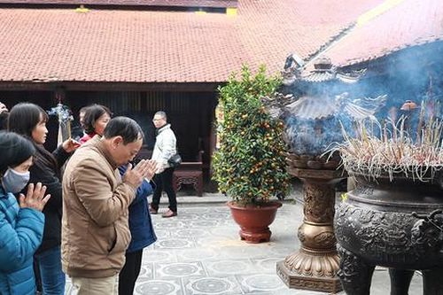 Rộn ràng đi lễ đầu năm Giáp Thìn 2024