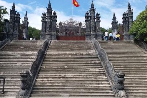 Năm Thìn, ngắm hình tượng rồng trên các công trình kiến trúc ở Huế