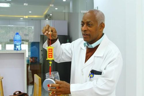 Bác sĩ Cuba kể chuyện ăn Tết ở nơi cách quê nhà nửa vòng trái đất
