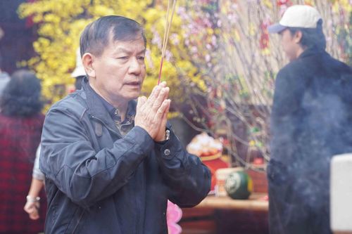 Người dân Hà Nội lễ chùa cầu bình an ngày mùng 1 Tết