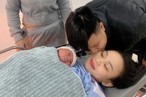 Hân hoan chào đón 9 công dân nhí 'rồng vàng' đầu tiên ở Nghệ An