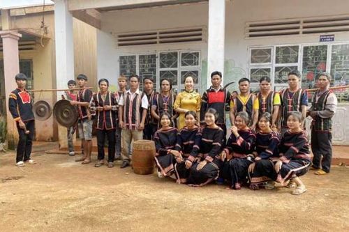 Già làng Tây Nguyên kể chuyện Tết