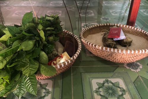 Độc đáo tục gánh mâm cỗ để rước và tiễn gia tiên vào ngày Tết