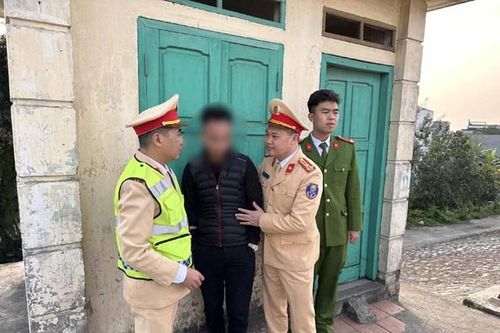 Kịp thời ngăn chặn nam thanh niên nhảy cầu Tân Đệ tự tử