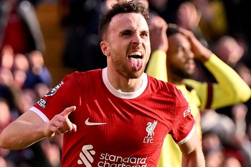 Phá kỷ lục, Liverpool trở lại đỉnh Premier League
