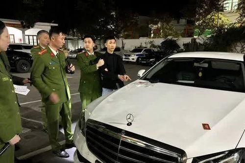 Tìm thấy ma túy trong xe Mercedes E200 do nam thanh niên điều khiển