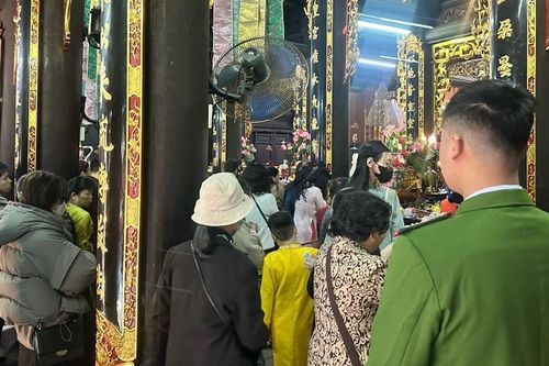 Ứng trực đảm bảo an ninh trật tự đình chùa Hà