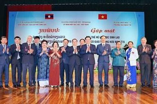Tình sâu hơn nước Hồng Hà, Cửu Long