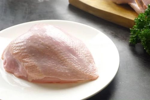 Mẹo rút xương ức gà cực dễ, ai cũng làm được