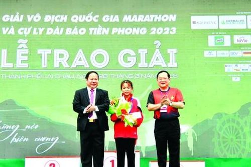 Bước chạy mang biểu tượng xứ 'hoa vàng trên cỏ xanh'