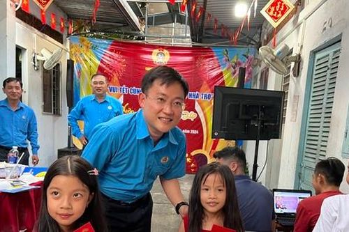 Vui Tết cùng công nhân xóm trọ