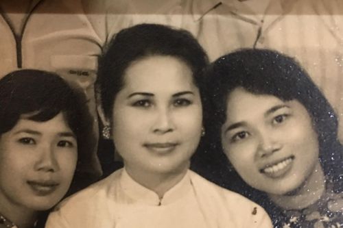 'Má tôi làm tình báo, cuối năm về ăn Tết đều mua cho các con quần áo mới'