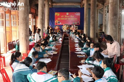 Rộn ràng Lễ Khai bút đầu Xuân ở làng Quỳnh