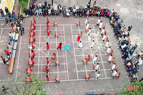 Đặc sắc hội cờ người ở Cẩm Xuyên
