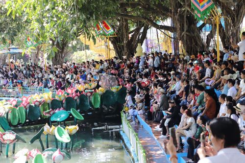 TP Hồ Chí Minh: Các điểm vui chơi, giải trí đông khách trong ngày Mùng 2 Tết