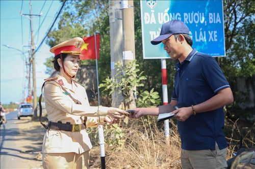 Cảnh sát giao thông Tây Ninh 'xuyên đêm, xuyên Tết' làm nhiệm vụ