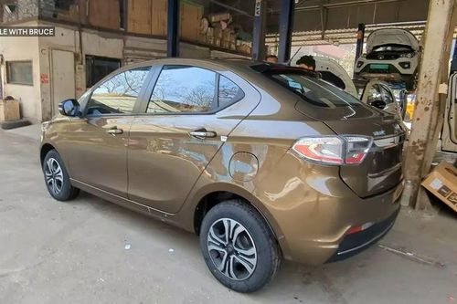 'Kẻ hủy diệt Hyundai Grand i10' về đại lý với giá 251 triệu đồng: Số tự động, tiết kiệm nhiên liệu