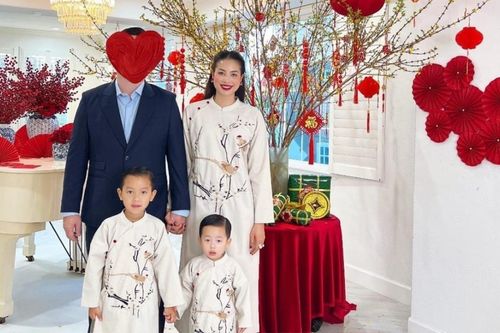 Phạm Hương diện áo dài đón Tết cùng 2 cậu ấm, giấu kín hình ảnh ông xã