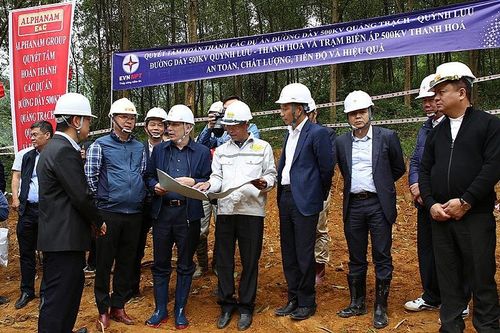 Lãnh đạo ngành điện đồng hành cùng lực lượng thi công đường dây 500kV mạch 3 xuyên Tết