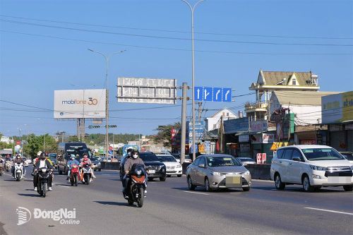 Mùng 2 Tết, các tuyến quốc lộ nhộn nhịp người du Xuân