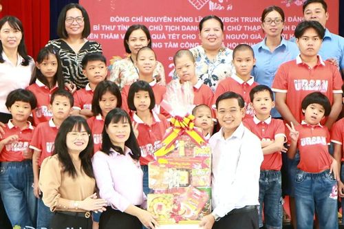 Tiếp nhận 22 người lang thang, cơ nhỡ về ăn Tết tại Trung tâm Công tác xã hội tỉnh