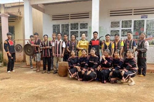 Già làng Tây Nguyên kể chuyện Tết
