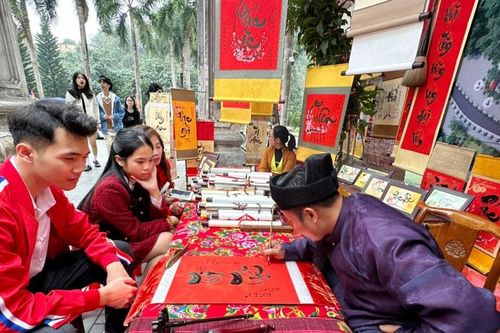 Đầu năm đi lễ cầu may