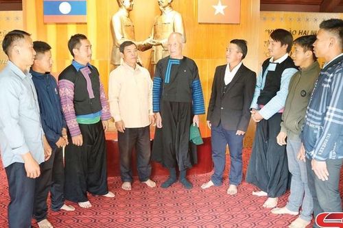 Nghĩa tình bản - bản giáp biên