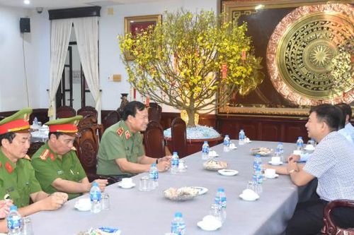Trung tướng Lê Tấn Tới thăm, chúc Tết tại Bạc Liêu
