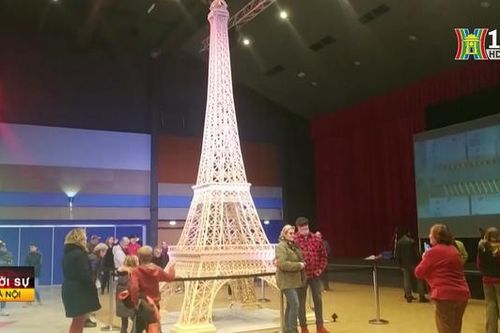 Tháp Eiffel bằng que diêm lập kỷ lục thế giới