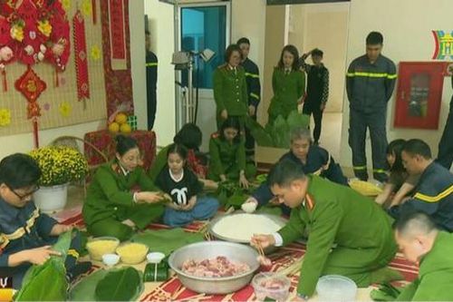 Cùng chiến sĩ phòng cháy chữa cháy đón Tết