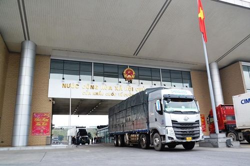 Ngày mùng 1 Tết: Gần 800 tấn trái cây xuất khẩu sang Trung Quốc qua Cửa khẩu Kim Thành - Lào Cai