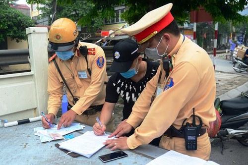 Ngày mùng 2 Tết: Xử lý hơn 7.800 trường hợp vi phạm giao thông đường bộ, phạt tiền hơn 20 tỷ đồng