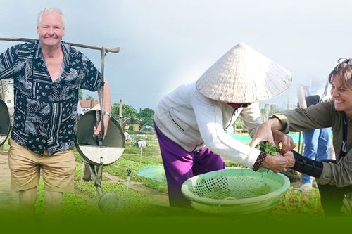 Lạ đời du khách bỏ tiền vọc đất trồng rau, nông dân 'bắn' tiếng Anh như gió