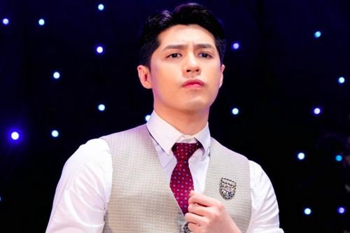 Nam ca sĩ tuổi rồng nhiều năm 'úp mở' yêu Hoa hậu đại gia nhưng vẫn lẻ bóng