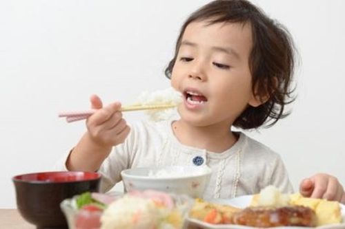 6 cách đảm bảo dinh dưỡng cho trẻ trong những ngày Tết