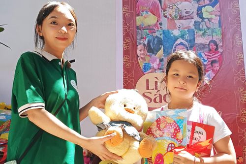 Hoạt động lì xì sách độc đáo tại Đường sách Ban Mê Thuột