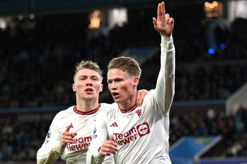 Ngoại hạng Anh vòng 24: Hojlund - McTominay thăng hoa, MU 'phả hơi nóng' vào cuộc đua top 4