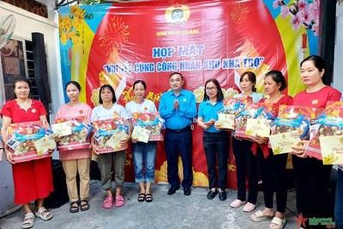 Liên đoàn Lao động TP Hồ Chí Minh tổ chức 'Vui Tết cùng công nhân khu nhà trọ'
