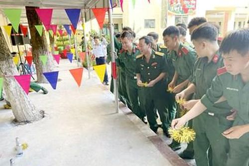 Tết vui tươi, an toàn, sẵn sàng chiến đấu cao ở Trường Cao đẳng Hậu cần 2