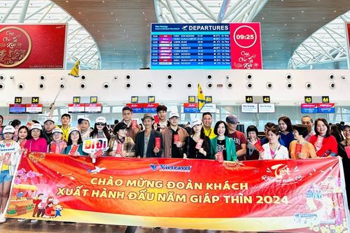 Đông đảo du khách xuất hành đầu năm Giáp Thìn cùng Vietravel