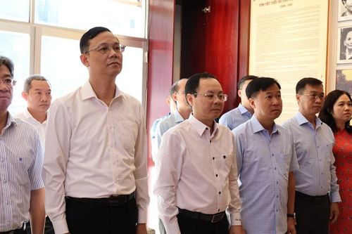 Bí thư Thành ủy TP Cần Thơ Nguyễn Văn Hiếu thăm, chúc tết các hội quán ở quận 5, TPHCM
