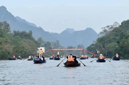 Ngày đầu tiên bán vé, chùa Hương đón hơn 21.000 lượt du khách