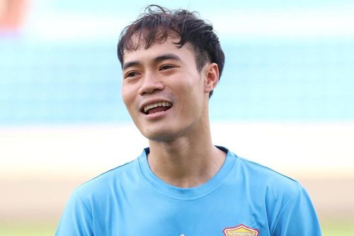 Văn Toàn khiến cổ động viên Nam Định ấm lòng