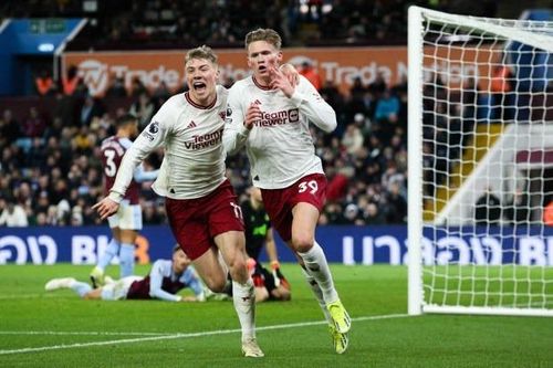 Chùm ảnh: Thắng kịch tính Aston Villa, Man Utd nuôi hy vọng top 4