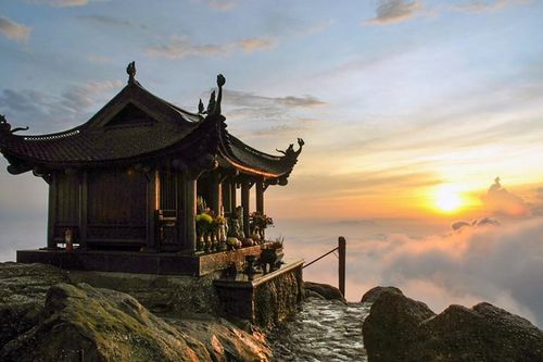 10 ngôi chùa được nhiều người tìm đến cầu bình an dịp đầu năm