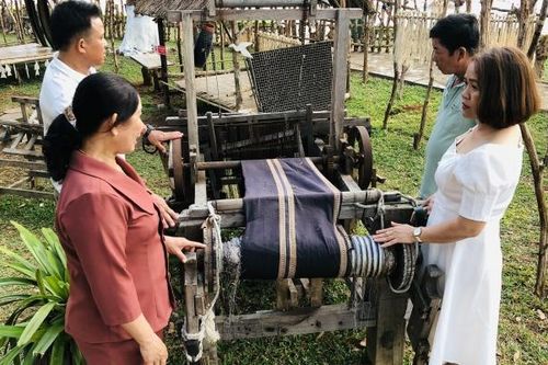 Du xuân ở Quảng trường Gia Lai ngắm hơn 30.000 hiện vật cổ